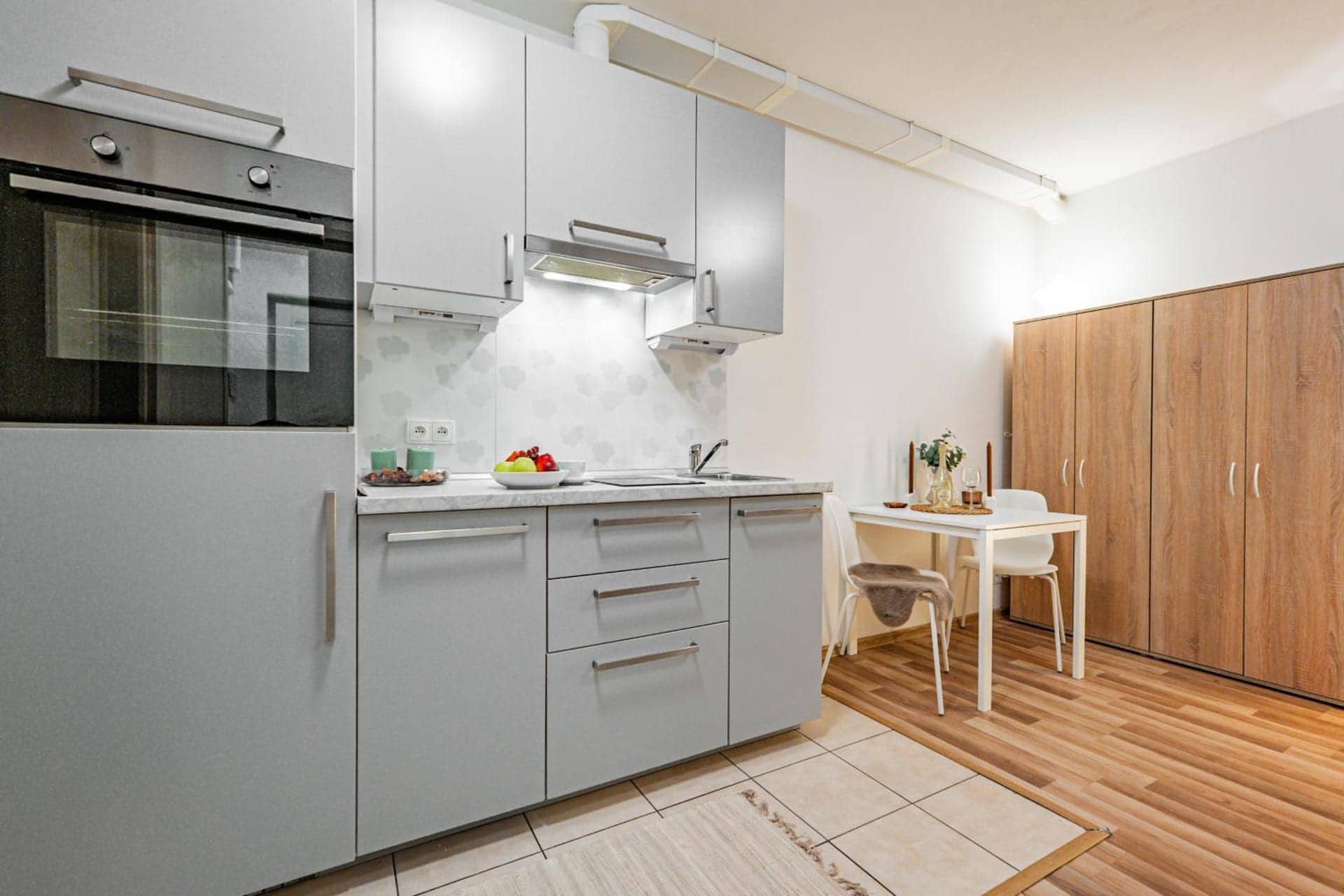 Karlsbad Apartments, Karlovy Vary — kuchyňský kout