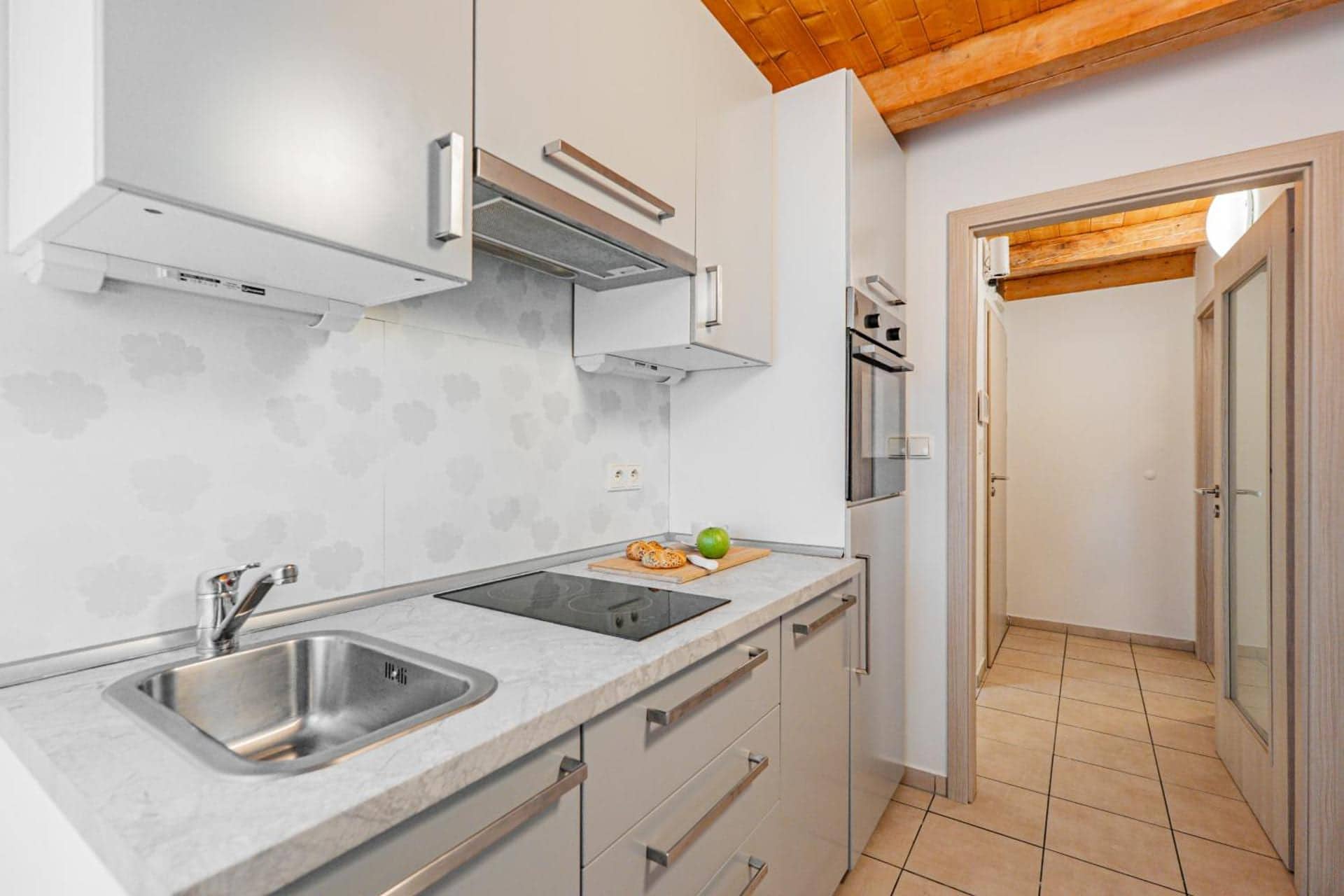 Karlsbad Apartments, Karlovy Vary — kuchyňský kout