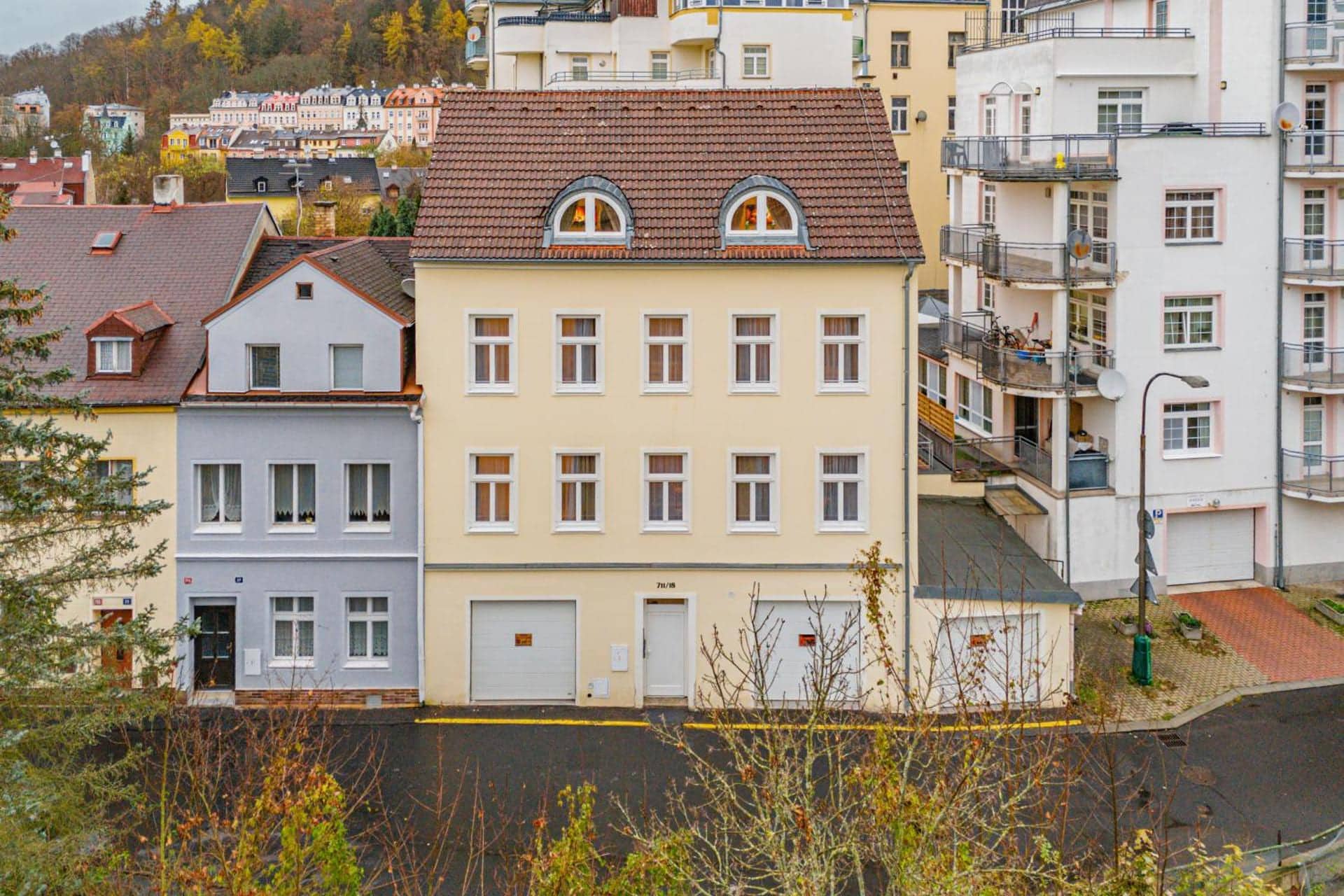 Karlsbad Apartments, Karlovy Vary — dům, ve kterém se apartmány nacházejí