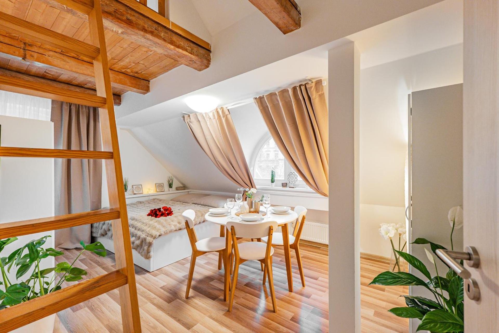 Karlsbad Apartments — posezení